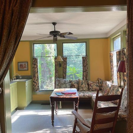 セント・フランシスビル Shadetree Bed & Breakfast エクステリア 写真